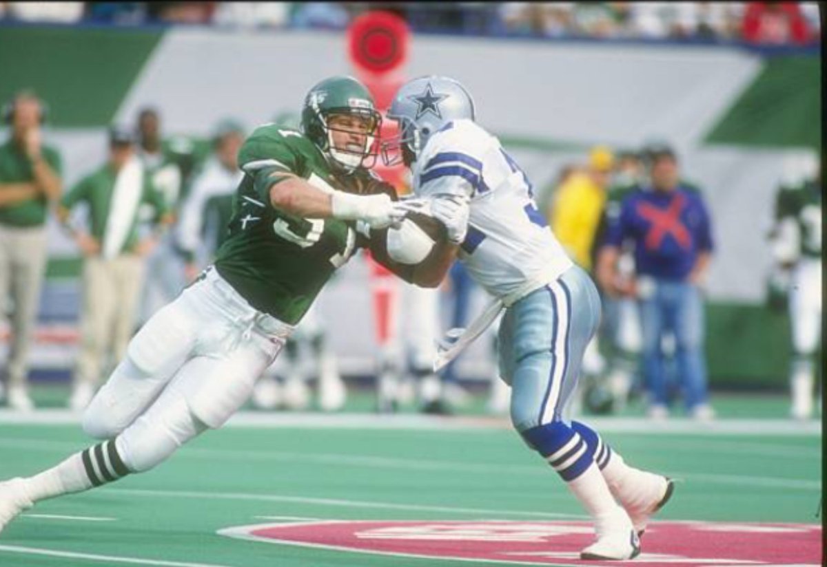 nyjetshistory's tweet photo. @nyjets improved to 4-5 in '90 w/ back to back wins over Texas teams. 1st ever win vs Dal, have gone 5-3 vs Dal since this win

Terance Mathis set then NFL record w/ 98 yd Punt Return TD

Dennis Byrd had 1.5 sacks

Erik McMillan &amp; Kyle Clifton had Ints

#TakeFlight  #Jetshistory https://t.co/hBIDOBIE2J