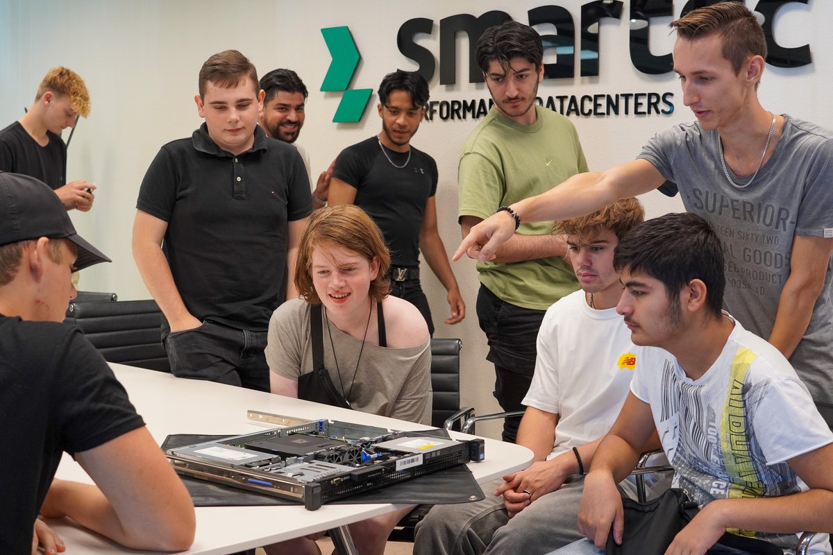 Smart_DC's tweet photo. We were delighted to host talented students from TalentMaster at @Smart_DC last week! 🎓 

They got an exclusive backstage pass to witness our servers in action and learn about network connectivity. 🚀 

#DataCenter #Rotterdam #TechEducation #Tech #Education https://t.co/wrEkI5Dsz7