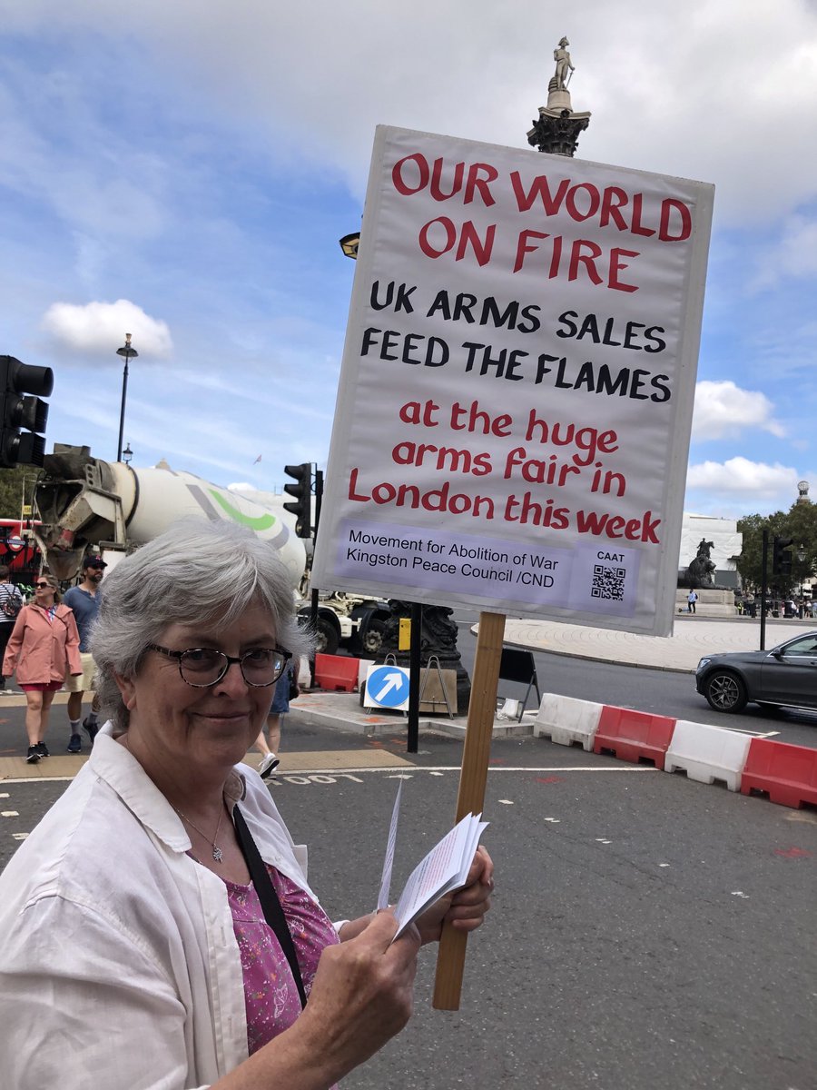 Making the links between arms sales and climate collapse. ⁦@Quakers_RoR⁩ #StopDSEI ⁦@CAATuk⁩