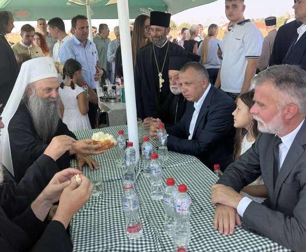 На данашњем молитвеном сабрању Његова Светост је истакао да су Мученици Јасеновачки Часна трпеза на којој се сабира наш народ, а богослужењу је поред верног народа присуствовао и тим Музеја жртава геноцида, који је са Патријархом имао срдачан разговор.

☧ slovoljubve.com/cir/Newsview.a…