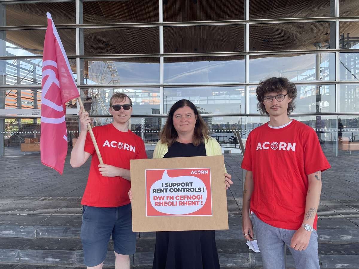 Glad to show my support for <a href="/ACORNCymru/">Rent Control Cymru</a> 's campaign for #rentcontrols at the Senedd today. 

The private rental market is out of control and tenants are having to cut back on essentials. Please sign the petition if you agree 
acorntheunion.org.uk/rentcontrolwal…