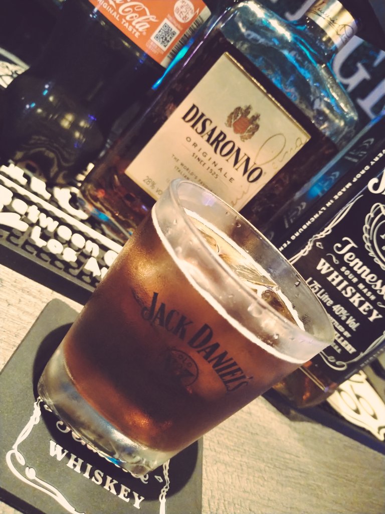 BAR_PLEDGE_'s tweet photo. 本日より通常営業してます！
ジャックの公式カクテル、ゴッドファーザーNo.7なんて如何でしょう🥃 https://t.co/USfy6ETlh1