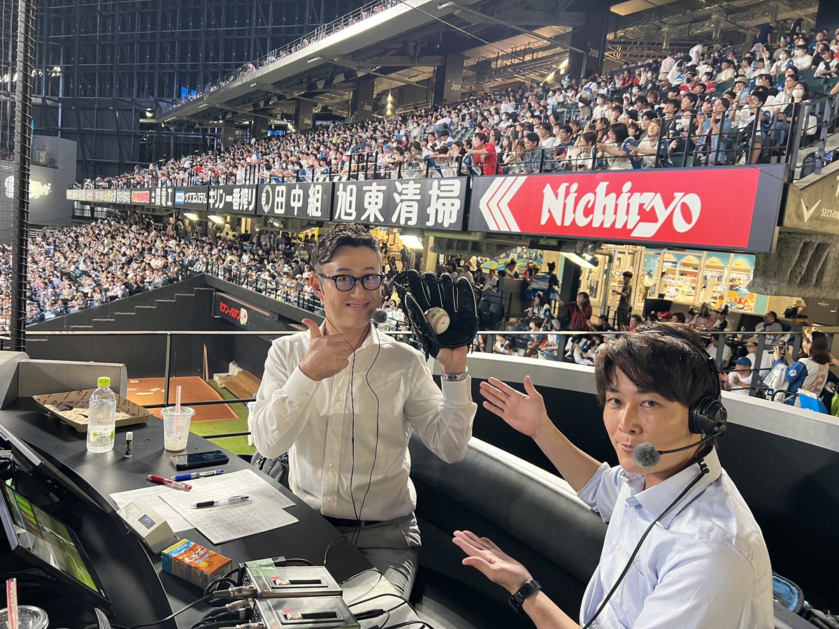 gaora_fighters's tweet photo. なんと、、‼️
清宮選手の大飛球を
今成さんがスーパーキャッチ🤣‼️

ライトポール横GAORA放送席
#ファイターズライブフィールド
初めてのキャッチとなりました👏✨

球場も大盛り上がりでした🤣🤣

#GAORA #lovefighters https://t.co/h9XhfUSjIp