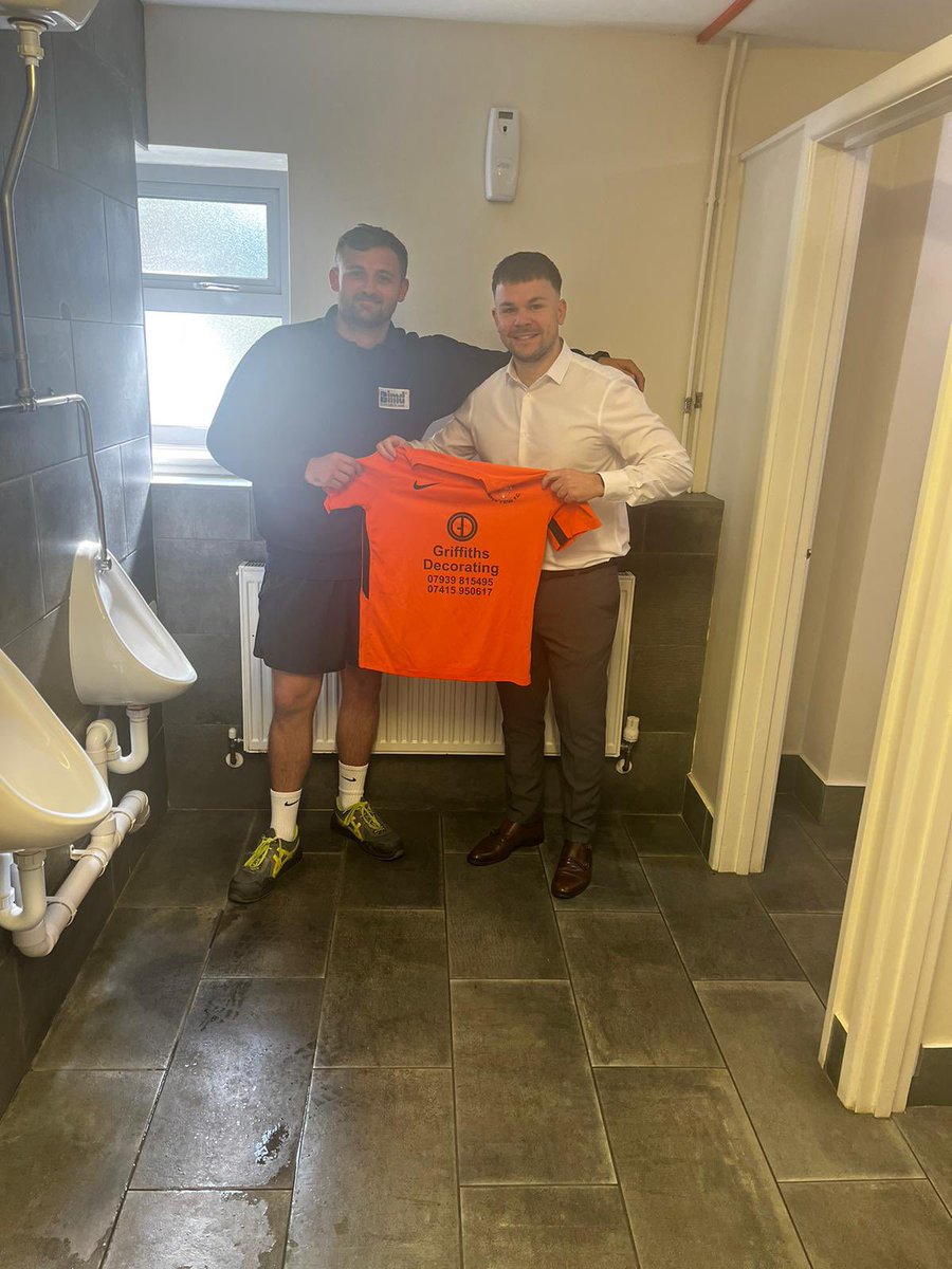 ArrowValleyFC's tweet photo. The fans have been screaming it for years. And MVP @Shaneohancox has been busy 🤝🏻

Welcome @PeteHemming 😮😮

*Please note not all transfers are finalised in the gents toilets 

#Finally #TacticalGenius #StinksOfGoals https://t.co/GGosT9XsSb