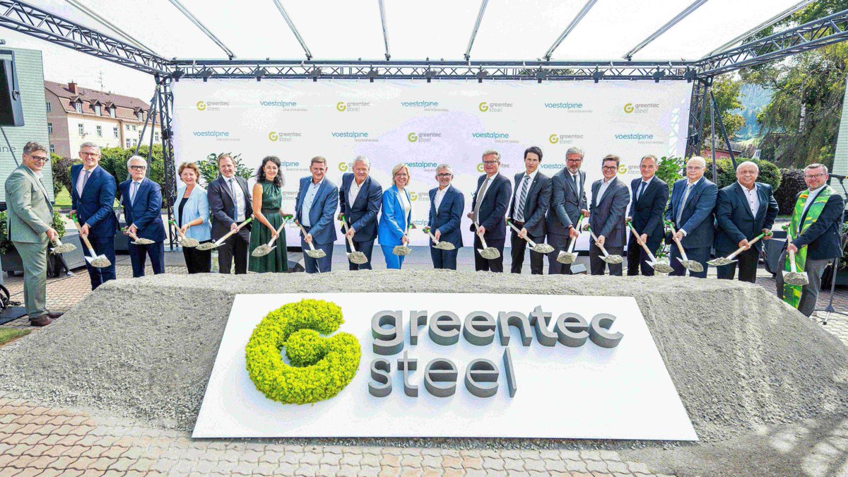 💚Big steps towards more #climate protection: With today's groundbreaking ceremony, the construction of an #electricarcfurnace in Donawitz has started!💪 With this project, we will reduce our CO₂ emissions by an impressive 30% from 2027 on: bit.ly/3PfxbhM #greentecsteel