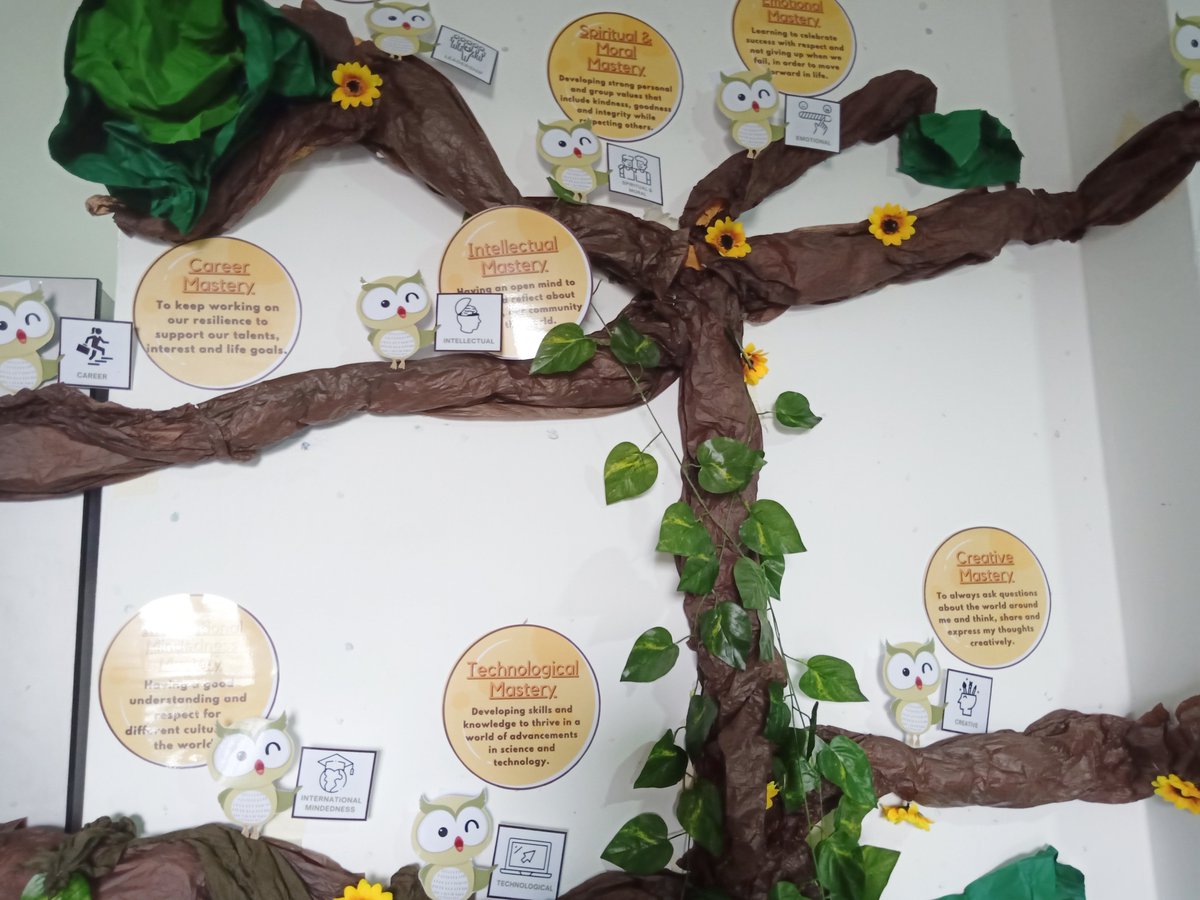 Channeling the energy of the Tree of Life™ and our school motto “Life in all it's fullness”, the Year 5s think it's only apt to have a display of one filled up with the 10 Masteries —with wise little owls holding up each 🦉🌳

#HIS_10Masteries <a href="/HELPISKL/">HELP International School</a>