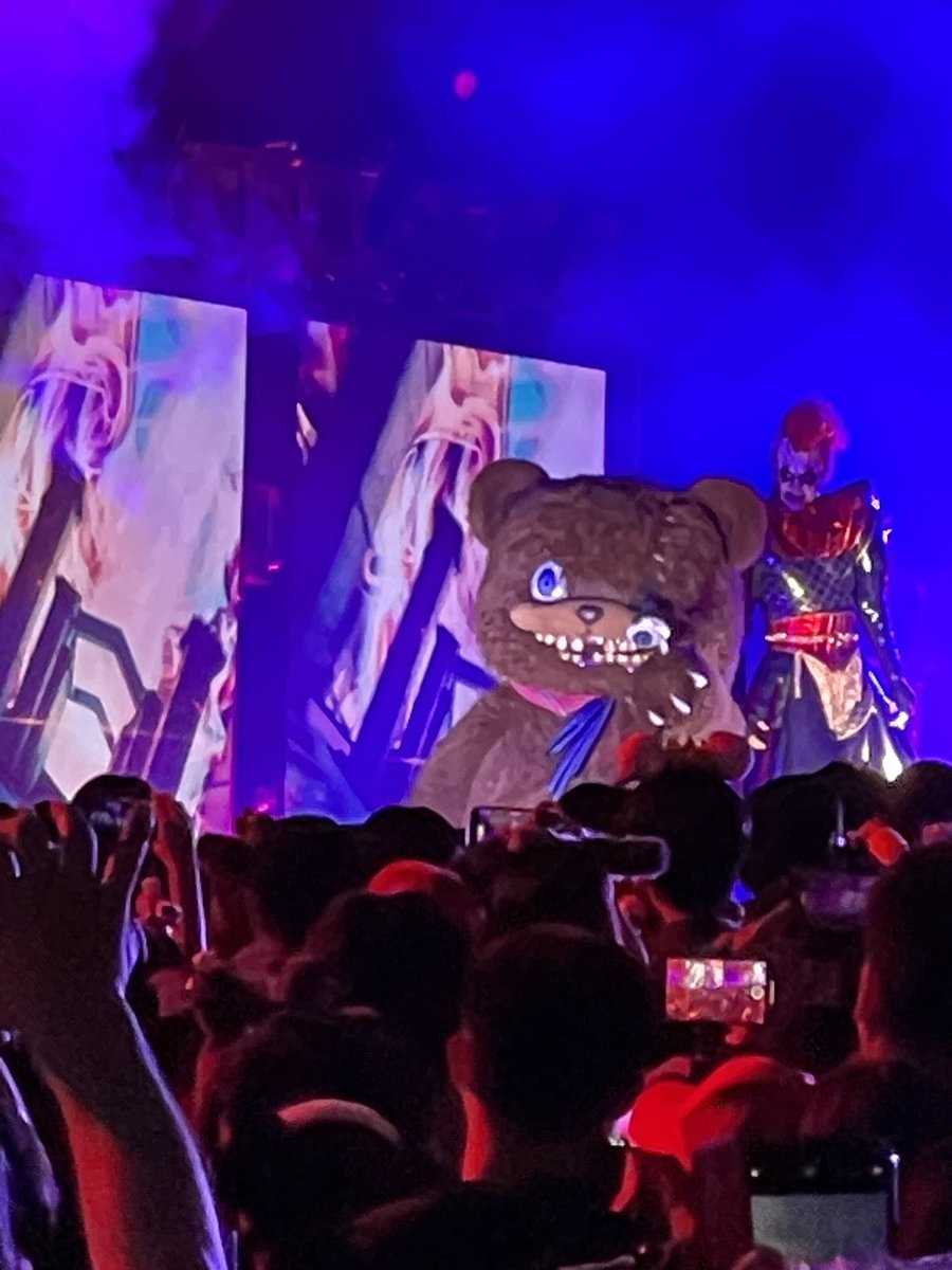 shoupapasan's tweet photo. 今年も来ました、ユニバの
ハロウィンホラーナイト

きれいなゾンビ、怖いゾンビ、
めちゃくちゃ増殖中

#ファインダー越しの私の世界 
#写真の奏でる私の世界 
#写真好きな人と繋がりたい 
 #パレード #USJ #ハミクマ #ユニバ
#ハロウィン #ゾンビ #ホラーナイト
#バイオハザード #チャッキー https://t.co/8B8C5UP3g8