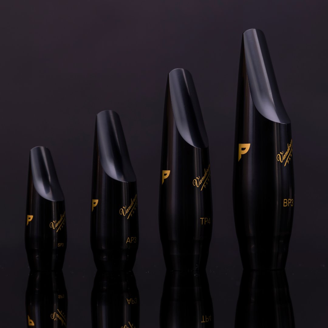 VandorenParis's tweet photo. Plus que quelques semaines de patience avant la sortie des becs de saxophone TP4 (ténor) et BP3 (baryton) de la série PROFILE ! 🤩
#wearevandoren #vandoren #saxophone #saxophonist #saxophoneplayer #saxophonelife https://t.co/A94q93KKCd