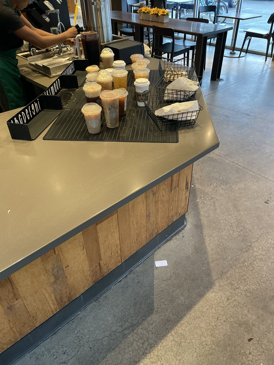 jimhunterb1's tweet image. #mobileOrders. #Starbies.