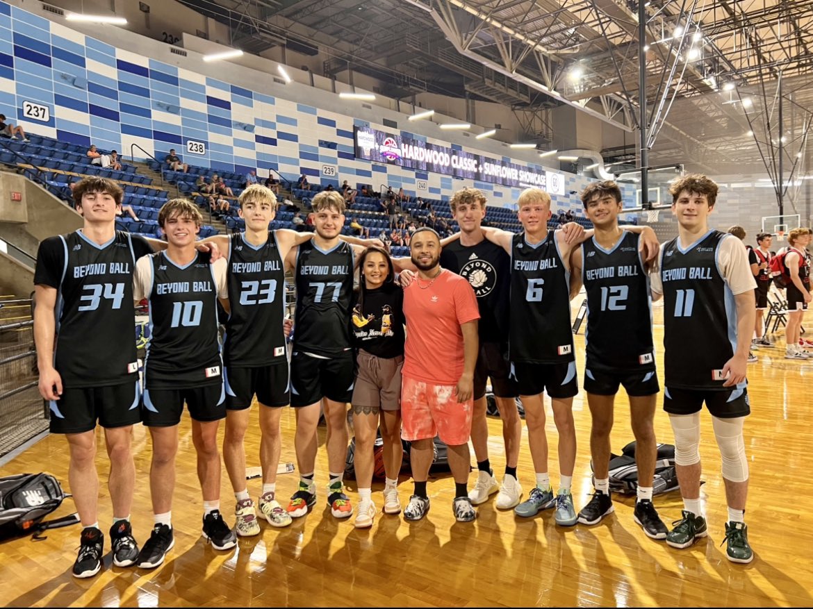 Wishing Coaches <a href="/1VinceDaPrince/">Vincent Hanna</a> <a href="/lilladie21/">Lai 🌹</a> <a href="/nick_hawn/">Nick Hawn</a> &amp; these college freshman a blessed &amp; growth filled year. #MOB 💙🏀