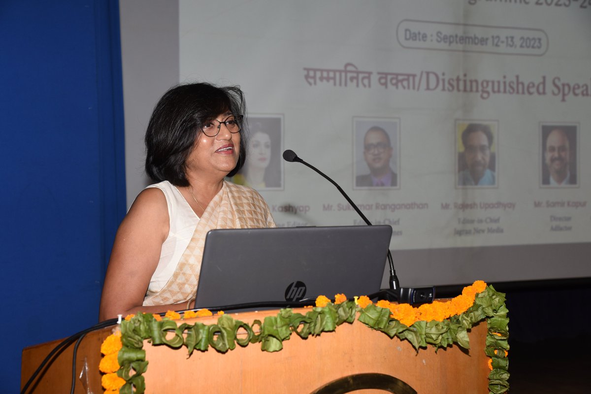 IIMC_India's tweet photo. #IIMCOrientation23
During the #Orientation23, Ms. @nchatterjee, Communication Officer, @PwC offered valuable advice to students to strive for a deeper understanding of the ecosystem they are in, as this broadens horizons & contributes to future success. https://t.co/hwU5x6adGy