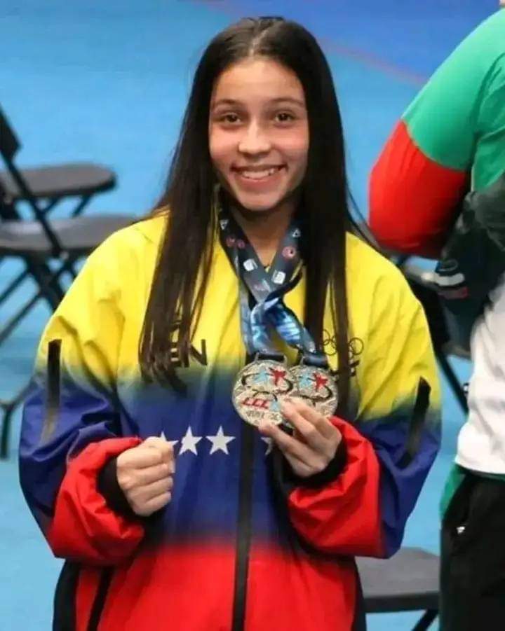 Nuestra Renata Mosquera, obtuvo MEDALLA DE ORO, en la disciplina de Karate, categoría 54kg cadete, por el Campeonato Panamericano Juvenil de Karate 2023, dejando en alto el nombre de Venezuela.
¡Eres Grandiosa Renata!
#XiJinpingYMaduro