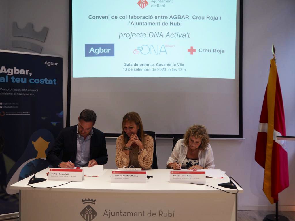 FelipeCamposlh's tweet photo. Centrem els esforços de la nostra activitat social a millorar l'ocupabilitat de persones en situació de #vulnerabilitat.

Avui @AGBARclients juntament amb @CreuRojaCAT i l'@AjRubi implementem el #ProgramaONA a #RubíCity.

Gràcies @anammartinez i @LanuzaLidia per aquesta aliança! https://t.co/hBEFWnyHEA