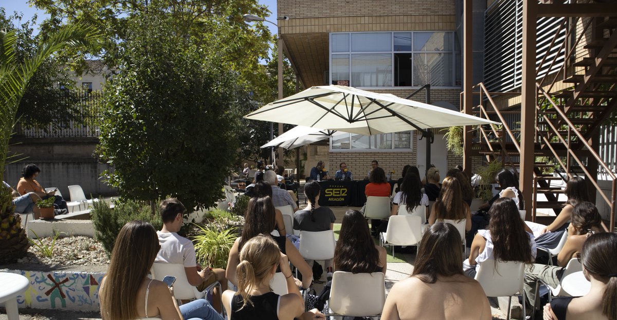 Hoy programa de Radio Zaragoza retransmitido en directo desde el Aula Jardín del CIFICE <a href="/AleCortPas/">Alejandra Cortés Pas</a> @FacultadEducaUZ <a href="/colegio_lsf/">La Salle Franciscanas 🧡</a> <a href="/Cpifp_Corona/">CPIFP Corona de Aragón</a> <a href="/jacaste_unizar/">Jose A. Castellanos</a> <a href="/unizar/">Universidad Zaragoza</a>