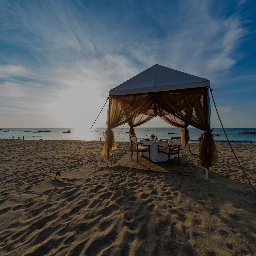 Dining by the waves, with the world at your feet. Let us curate the perfect seaside soiree for you.

#vlaian #luxury #bespokeelegance