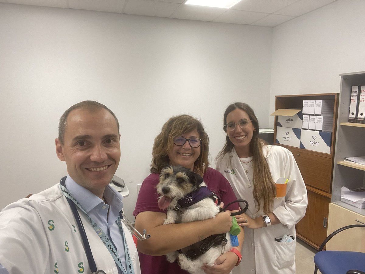 MjoseSaMi's tweet photo. Primera visita acompañada de mi perro de asistencia a la consulta del endocrino @ppines77 y Marina en el @HospitalUnivAB.
No hemos tenido ningún problema para acceder al centro,  ya que los perros de asistencia tienen total libertad para acceder con su usuario.
Gracias!!! https://t.co/t85eptPRGw