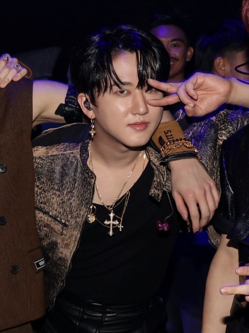 seochangbinpics's tweet photo. THE HOTTEST https://t.co/msjuNPq65r