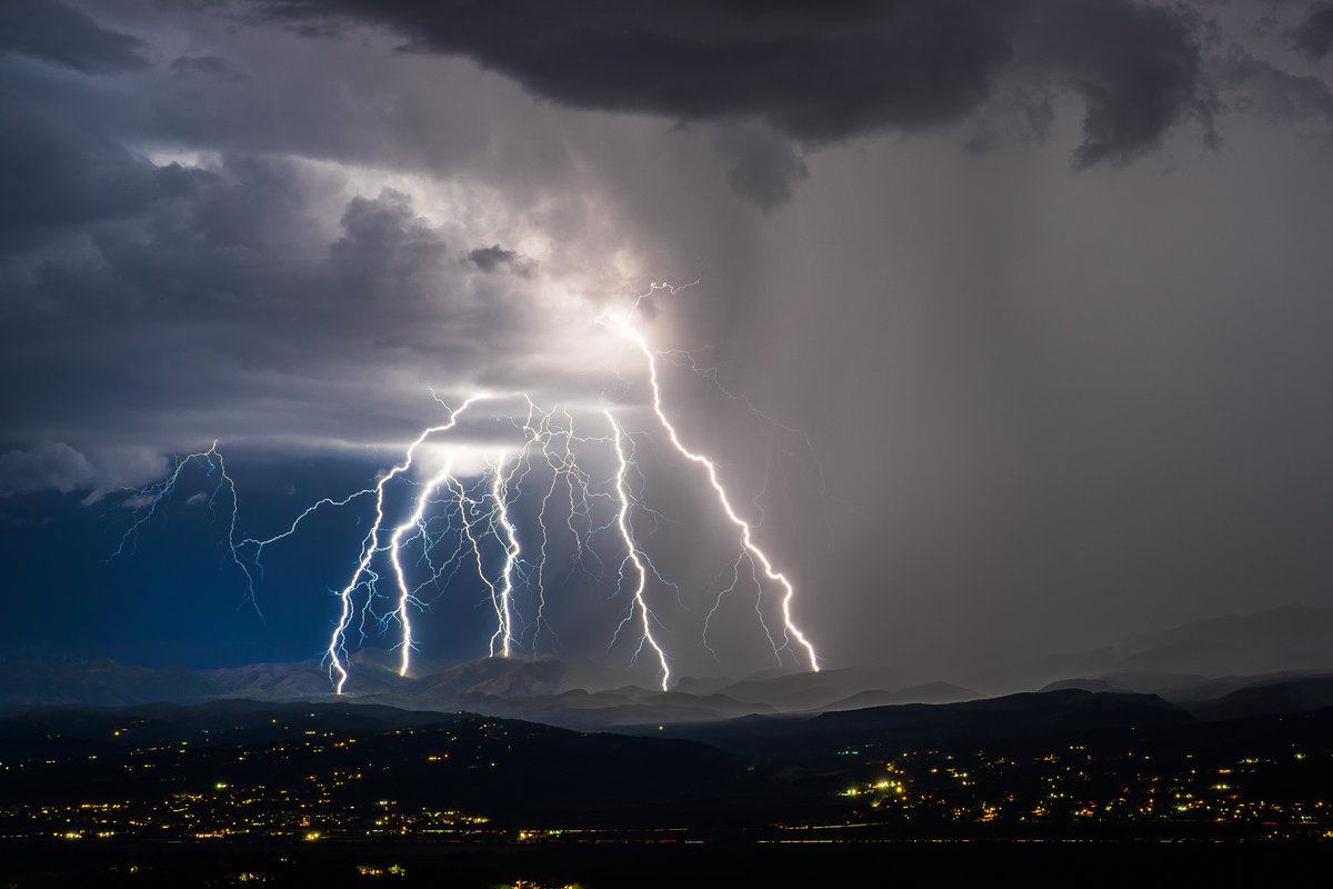 Last night storms west of Rio Rico put on one heck of a light show. This is not a composite but a 10 second capture. #azwx #stormhour #girlswhochase