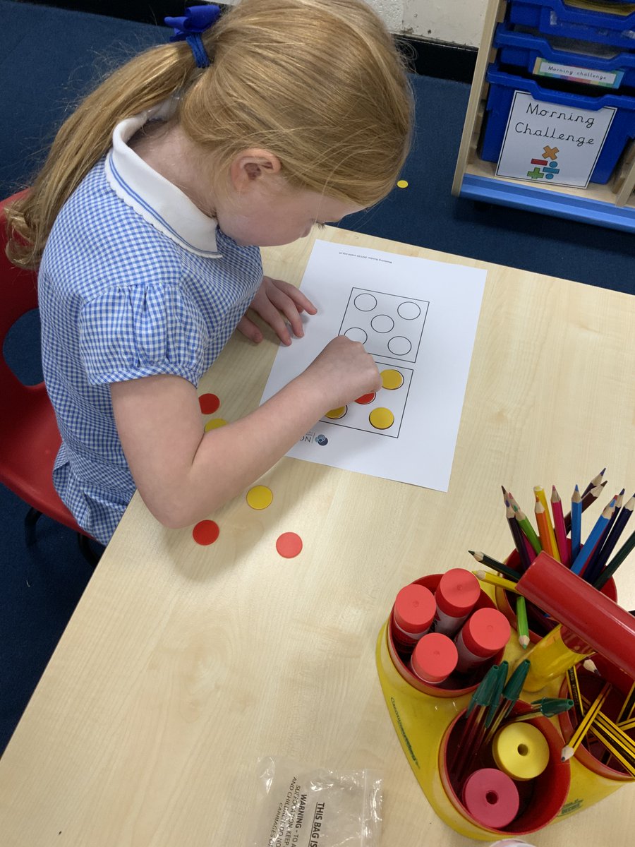 Gorsefield's tweet photo. Starting our afternoon off in Year 1 with some number sense, using our die patterns to make 5 #NumberSense #workingmathematically https://t.co/lqeiqlU3Ul