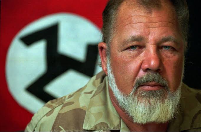 Sentletse's tweet photo. Natives still get excited over a white man speaking their language fluently. Often those are pathetic racists.

Eugene Terreblanche was also fluent in Setswana and he was an unrepentant racist who even slept with black men.

He once told Tokyo Sexwale on live TV that, “O bua masepa!”