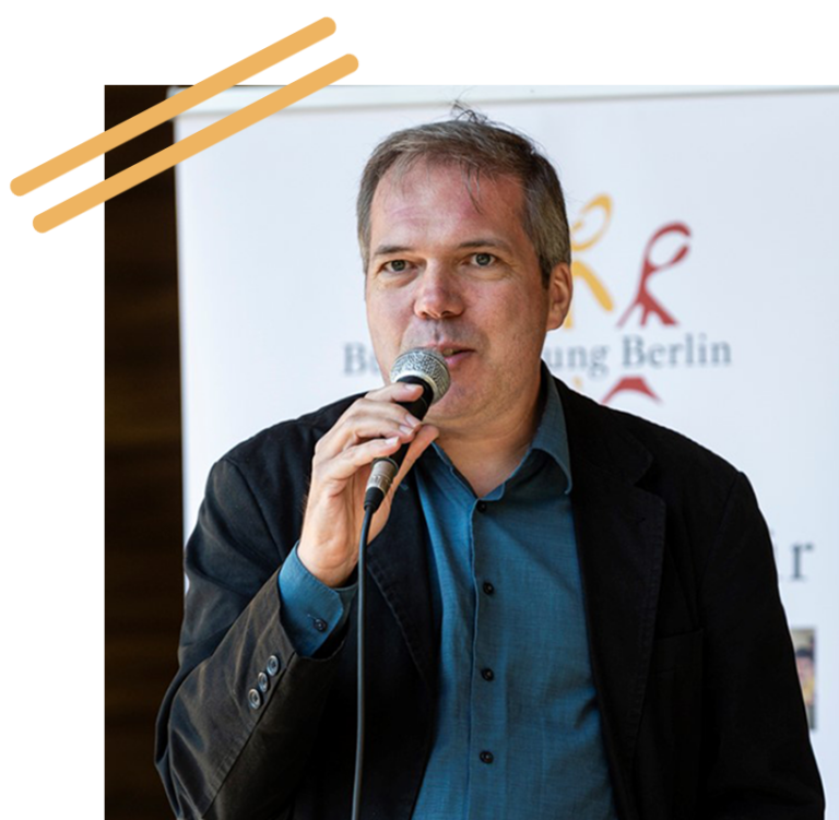 Wer steht eigentlich hinter <a href="/InstitutWsq/">wsq_institut</a>? In den kommenden Wochen stellen wir die Gesichter hinter dem Institut vor und beginnen heute mit Peter Bleckmann - dem Gründer und Vorstandsvorsitzen. 
Den kompletten Beitrag seht Ihr auf unserem Instagram-Account: instagram.com/p/CxH-Pl7qVWJ/