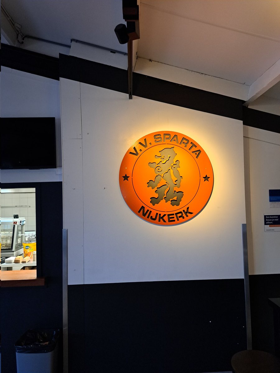 The_PenaltySpot's tweet photo. Met uitblinker Ferebory Kourouma (onthou die naam!) won Spakenburg uiteindelijk met 3-2.
2023 MATCH OF MY DAY (43):
๐ Dinsdag 12 september 20.15 uur
โฝ๏ธ Oefenwedstrijd
๐ณ๐ฑ @spartanijkerk - @SV_Spakenburg
๐ Sportcomplex De Ebbenhorst (1e vinck)
#spaspa #Groundhopping https://t.co/3tGXnXHfqw