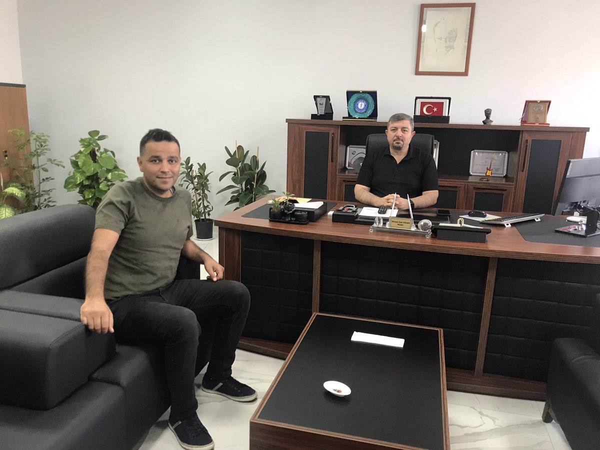 Haliliye Ağız ve Diş Sağlığı Hastanesi Müdürü ve aynı zamanda İl Sağlık Müdürlüğü İletişim Koordinatörü görevini yürüten Ahmet Zeki Güler'i ziyaret ederek işleyiş ile ilgili bilgiler aldık.