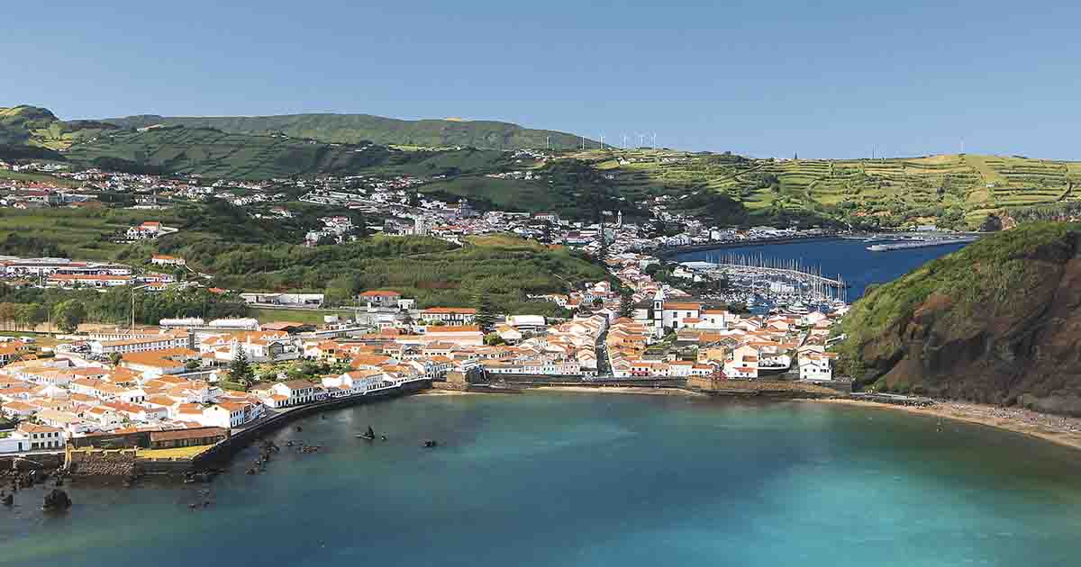 visitportugal's tweet image. which occurred in 1957 and 1958. #Faial is one of the islands of the Central Group with the best sandy beaches, in particular the beaches of Almoxarife, in the Porto Pim e do Norte, with a privileged view of the island of Pico. Have you included it in your travel itinerary?  
3/3