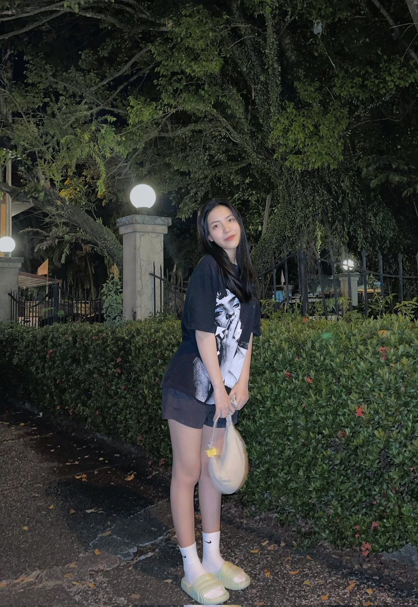 sabichuongg's tweet image. Câu chuyện cây bút chì và hệ thống giá trong thị trường tự do và bản chất thật về lý thuyết #ZeroSumGame mà mọi người thường nhắc đến trong thị trường tài chính được giáo sư Friedman dùng để giảng cho các sinh viên khá là hay mà nay em muốn kể cho ae nghe.…