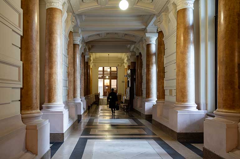 De strijd tegen vrouwenmoorden. België heeft een nieuwe wet aangenomen in de strijd tegen vrouwenmoorden. Deze heeft meerdere doelstellingen: strafbaarheidstelling, doeltreffende gegevensverzameling, analyse van het fenomeen op zich en het gebruik... secunews.be/nl/thema-s/tip…