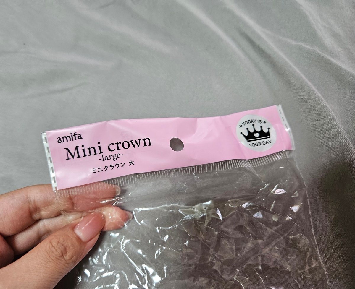 miimix_sfpn's tweet photo. CARAT棒のクラウン、ネットで買うよりキャンドゥで買ったほうが安かったし、慎重に広げればつけれたのでJANコード置いておきますね🙆‍♀✨ https://t.co/XjAWgmmchk