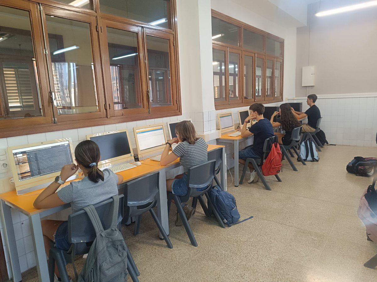 Atención ⚠️ Tenemos novedades‼️

Esta mañana un grupo de alumnos de 2° de la ESO a 1° de bachillerato han realizado su prueba de nivel para ingresar en el Bachillerato Dual. Les deseamos mucha suerte en esta aventura que hoy inician. Pronto os seguimos contando.
#Unsueñoparati 💭