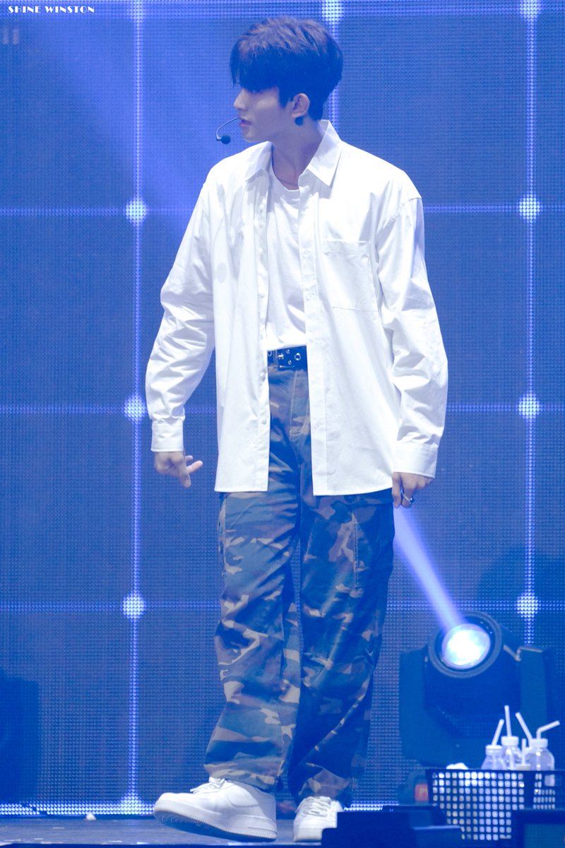 shine_winston's tweet photo. 230909 마닐라 첫콘

오늘도 팬 사랑 열일하는 샤인씨...이프로 모델하는게 어때요?... 
오늘도 청량하다 청량해 💙🩵 

#HORI7ON_1STCON #VoyageToManila #샤인윈스턴 #shinewinston #HORI7ON #호라이즌 #WINSTON #HORI7ON_WINSTON https://t.co/hHJVBjffhF