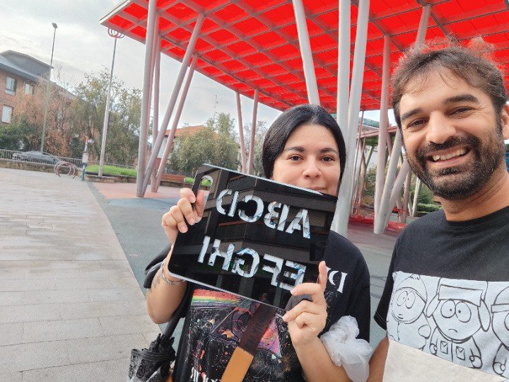 3dlan_org's tweet image. Entregamos a Lucía las planchas con el abecedario cortado a láser para que puedan seguir utilizando la metodología &quot;Spelling to Communicate&quot; #S2C con personas con dificultad en la comunicación.  
Súper interesante su proyecto!! #Design4all