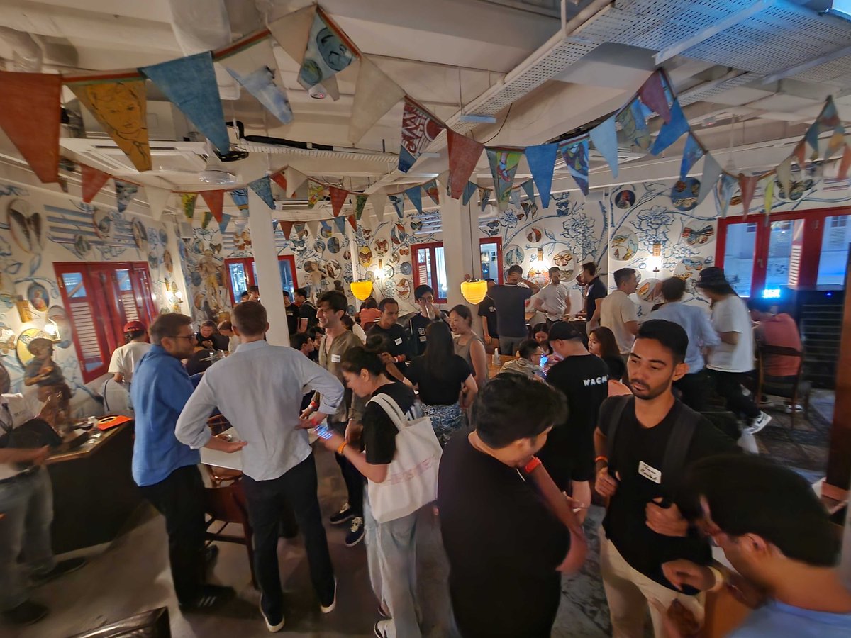 BuildWithScroll's tweet photo. It was all vibes at @ethereum_sg 🇸🇬

If you are attending @token2049, be sure to come and chat with us throughout the event.

We'd love to hear from you! https://t.co/olgoPdHBRd