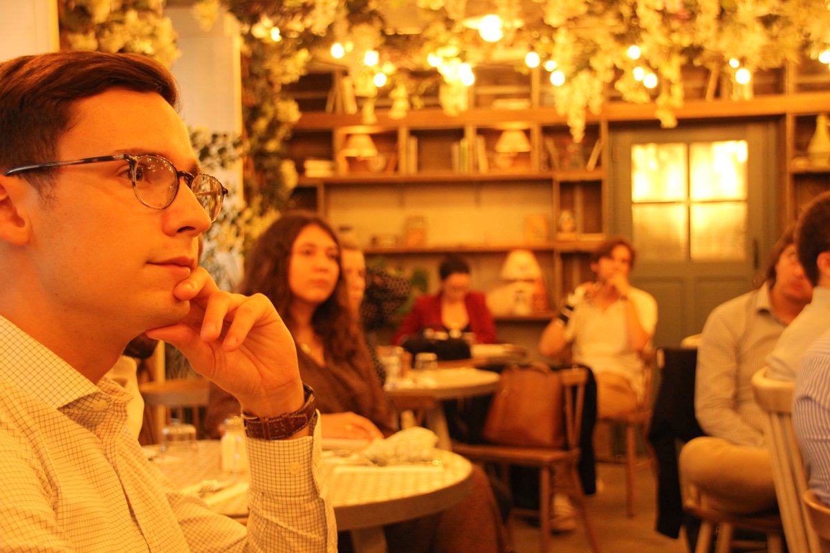 EcologieRes's tweet photo. Atelier économique, hier de notre think tank autour de @florianefay, resp. des politiques publiques de @GoogleEnFrance.🌳

👉 Le principe : un invité du monde éco vient échanger avec nos membres des avancées écolos de sa société. Il est challengé avec des questions libres. (1/2) https://t.co/nfdfkqbCTk