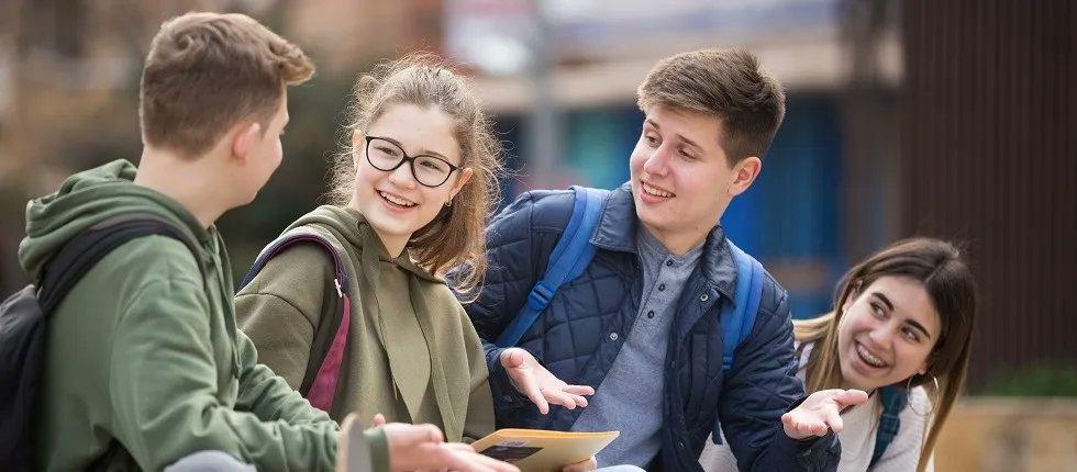 bzfe_de's tweet photo. Jetzt als #Verbraucherschule bewerben - Die Auszeichnung „Verbraucherschule“ geht in eine neue Runde: Allgemein- und berufsbildende Schulen, die #Kinder und #Jugendliche auf ihren eigenständigen Alltag vorbereiten, können sich bis 1.12. bewerben ➡️ https://t.co/CDQqmIzFUP @vzbv https://t.co/ID7ViJeTDI