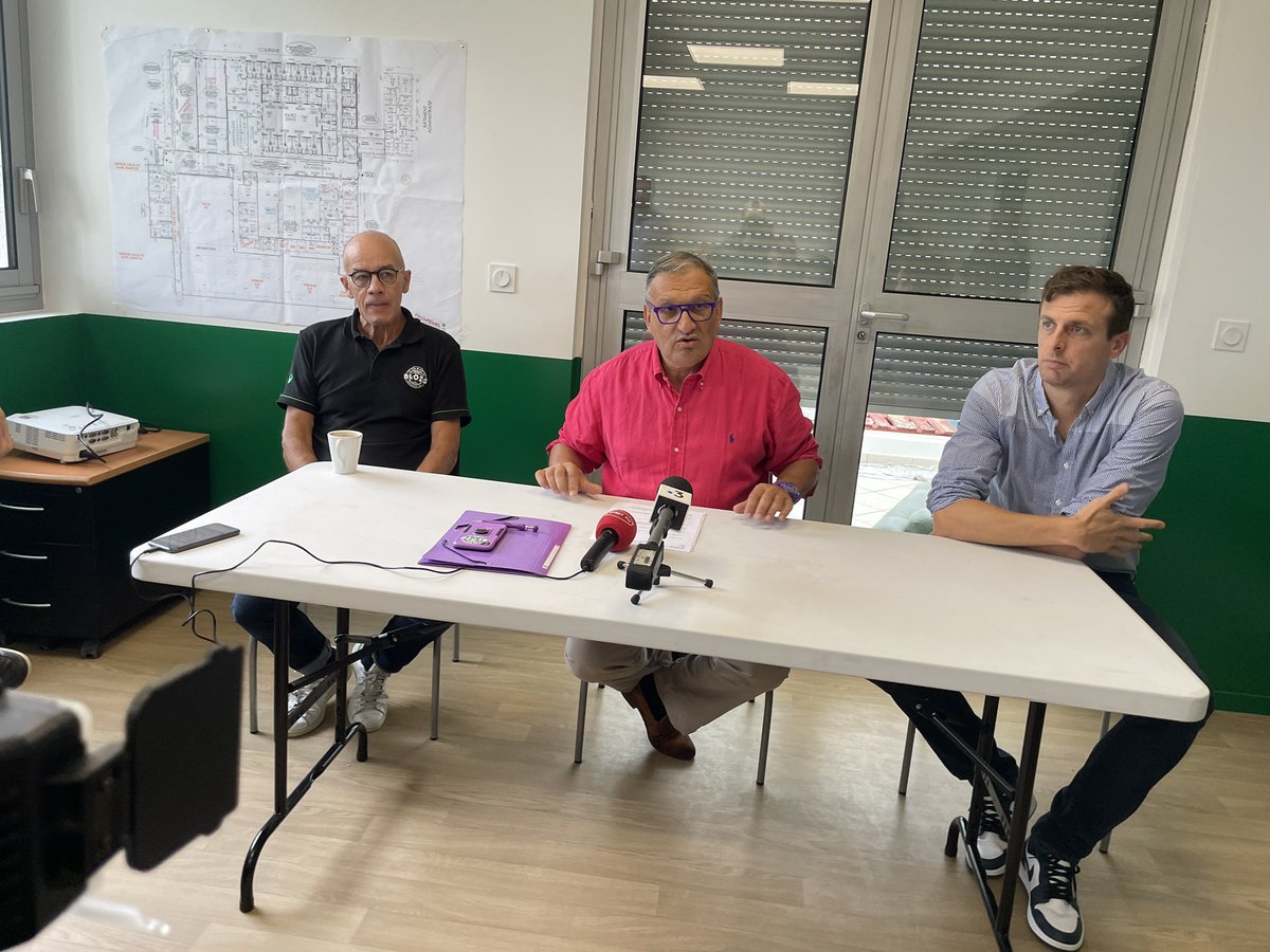 Benoit_Bruere's tweet photo. #Blois : @ADABloisBasket @paulseignolle reste à la tête du club mais « abattue par ces tristes batailles ». « Quitter le navire maintenant reviendrait à ne pas assumer les responsabilités ». « Je suis un businessman ce qui n’est pas le cas de Christophe Degruelle ». 

@F3Centre https://t.co/nBcoPcZiNV