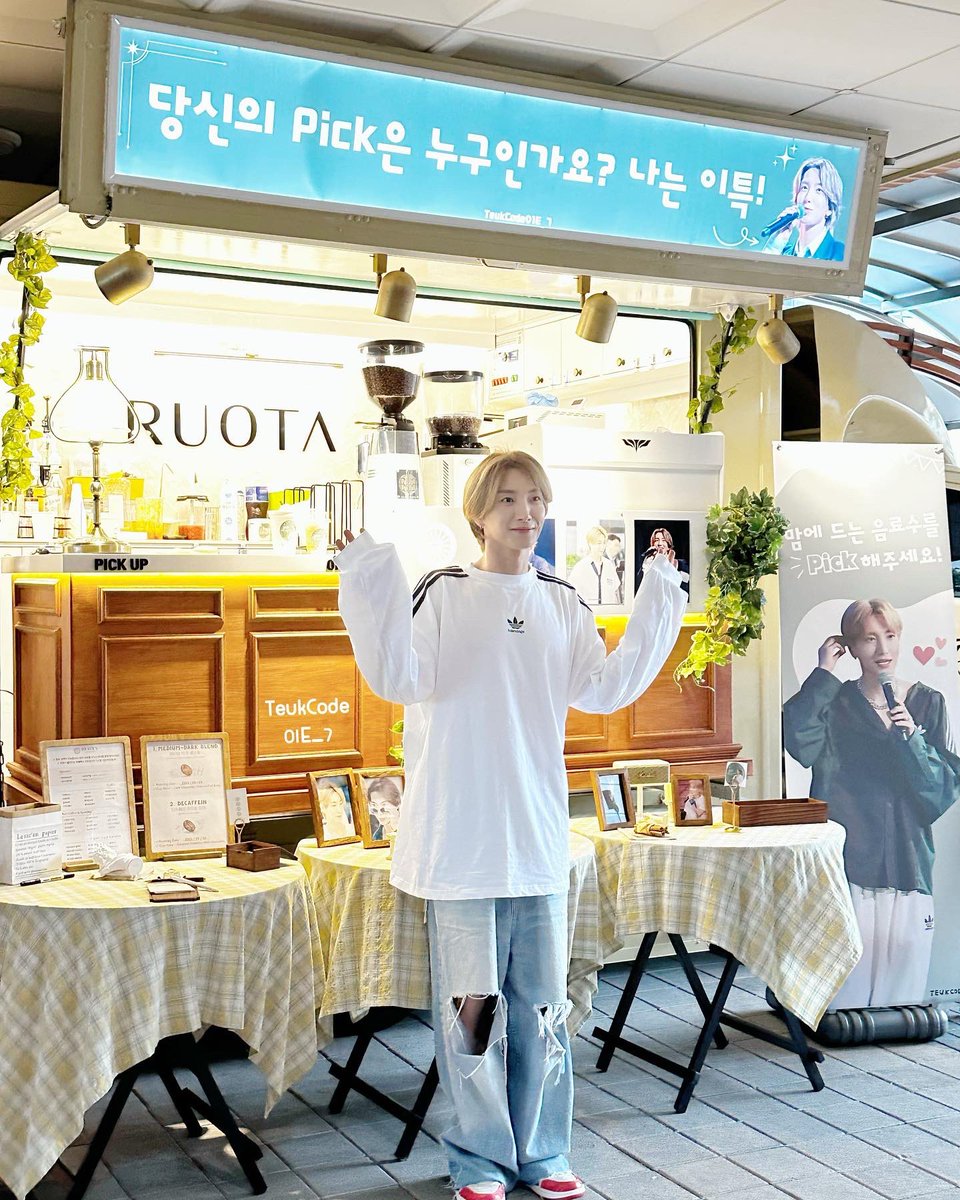 teukcode01E_7's tweet photo. 0913Fanpick
For detail support story of today’s Leeteuk coffee truck, please check Instagram : teukcode01e_7
https://t.co/1PuytO0XhN
#이특 #leeteuk #superjunior #슈퍼주니어 #イトゥク #teukcode01e_7 https://t.co/M7JaUAnUUZ