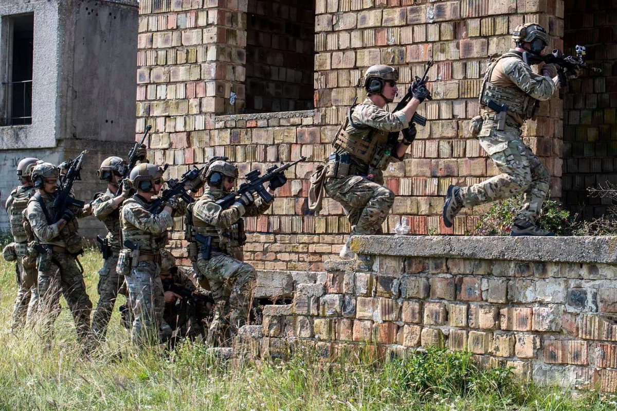 NATO_SOF's tweet photo. JACKAL CAVE 2023, a multinational SOF exercise, kicked off in 🇭🇺 Hungary this week. Follow us for more content!
📸 Péter Snoj/HM Zrínyi Nonprofit Ltd. (archive)
#WeAreNATO #StrongerTogether
#magyarhonvédség #mhbá1kmdd #hunsof #JACA23 #jackalcave https://t.co/yFIyNA7csS