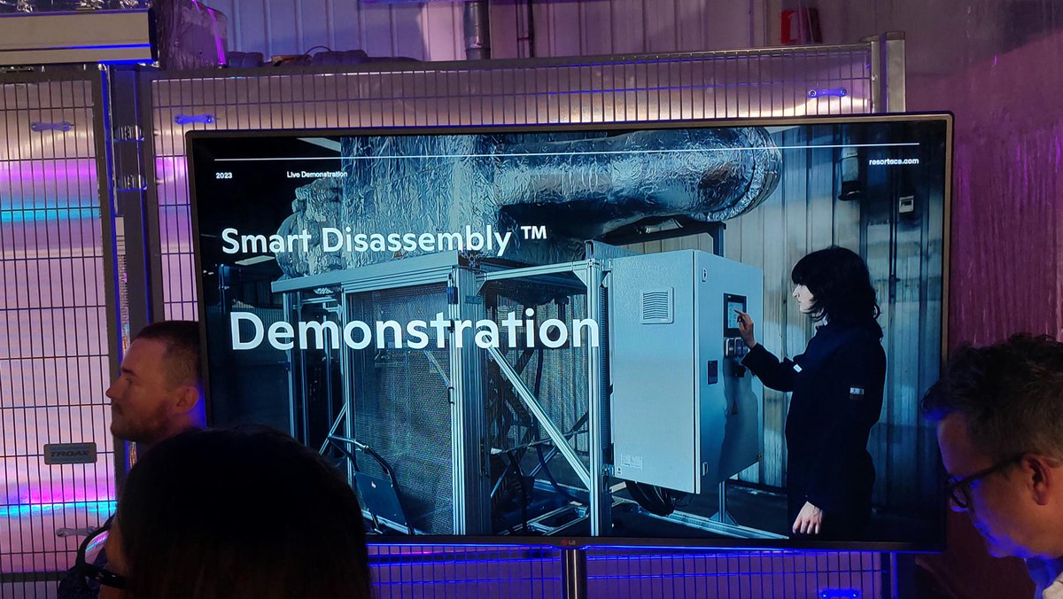 TextileETP's tweet photo. Last week, we attended @resortecs' event in Brussels on the transformative potential of textile recycling on an industrial scale!♻️

Resortecs introduced two pivotal innovations: a groundbreaking heat-dissolvable thread, and a revolutionary approach to multi-material disassembly. https://t.co/Leqpeb8TNZ