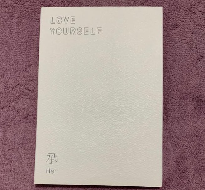 nanapoesis's tweet photo. [VENDA/VENDO]
• BTS
- Álbum LOVE YOURSELF: HER 
- V VERSION
- com photocard JIMIN
- com notas/stickers
- sem avarias 
- R$ 150,00 frete por módico incluso.
- Aceito somente pix!! https://t.co/k8pPIWhizn
