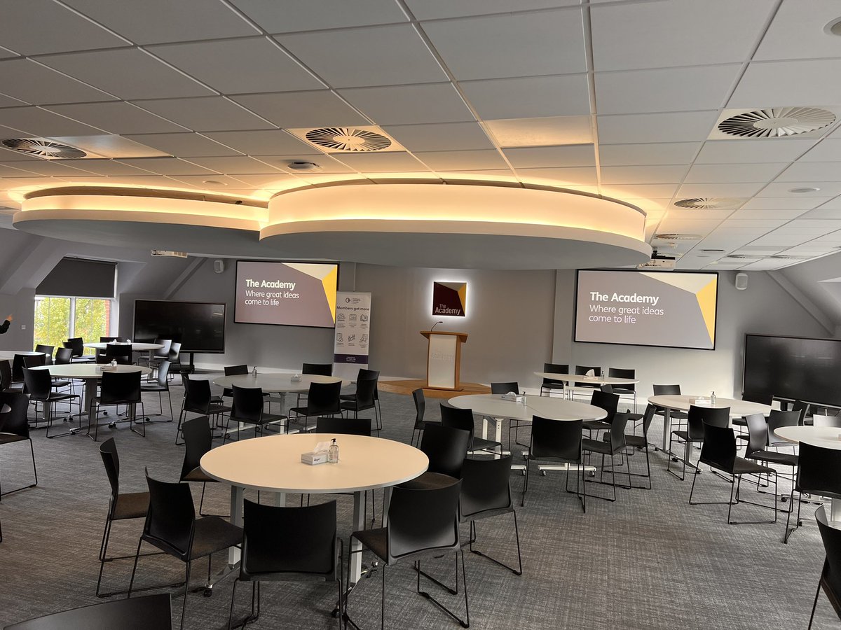 Setting up for #ScottishHousingDay <a href="/WheatleyHousing/">Wheatley Group</a> Edinburgh. Exciting to talk about Housing as a career of choice with professionals across the sector.
#cih #CareerOpportunities #cihfutures #scothousingday