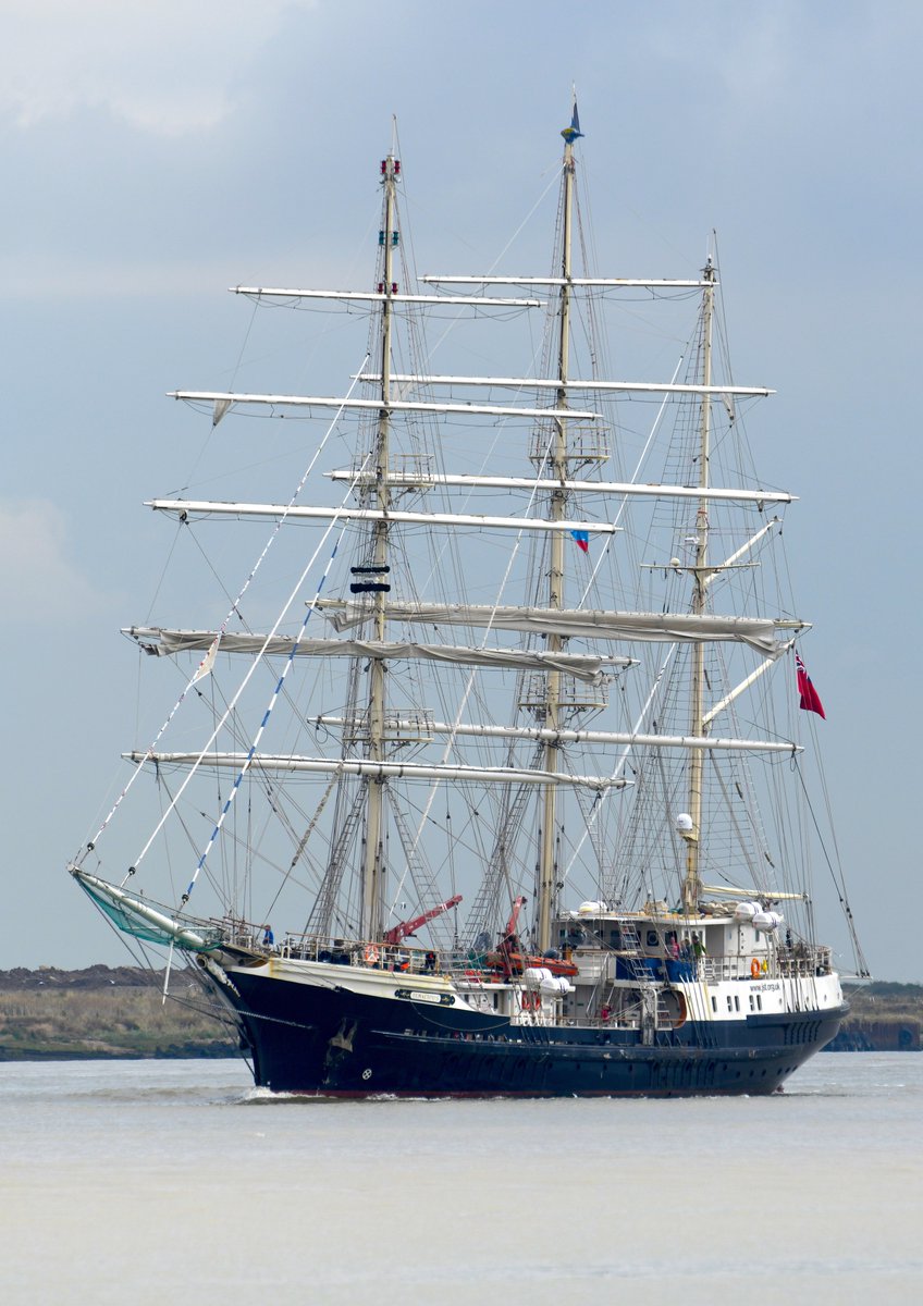 SV Tenacious sailing near Gravesend this morning. <a href="/JubileeSailing/">Jubilee Sailing Trust</a> <a href="/ThamesPics/">On The Thames</a> <a href="/Sailingheritage/">Sailing Heritage</a> <a href="/classicsailing/">Classic Sailing</a> @visit_gravesend #JubileeSailingTrust #SailingShip #SailingShips #TallShip #TheeMastedBarque #TallShips #Sail #Gravesend #RiverThames #Thames #SVTenacious