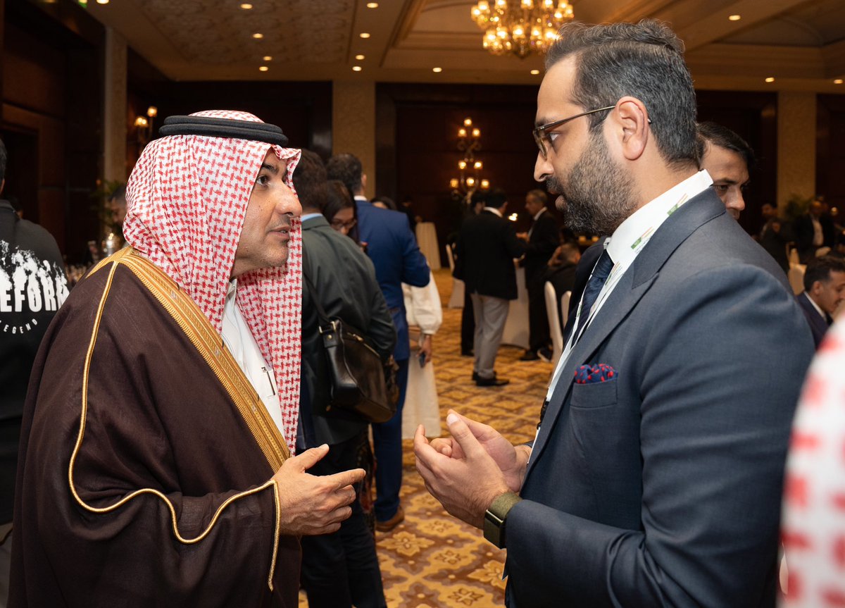 InvestSaudi's tweet photo. 🇮🇳🤝🇸🇦 Business meet Business! The sidelines of the #IndiaSaudiInvestmentForum feature B2B meetings where delegates are cultivating synergies, building ties, and envisioning a collaborative future. https://t.co/qtUHsmsiYd