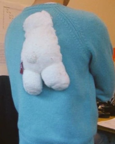 貫通しているセーター