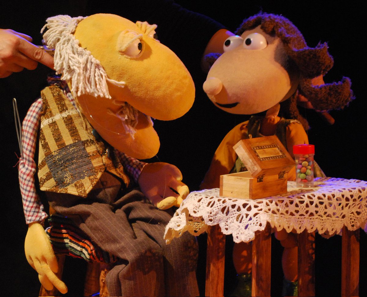 Hoy estaremos en el Teatro Dengra de Baza (Granada) a las 19:00h con "El abuelo Teo". ¡Allí nos vemos!
🎭🎭🎭
#troposteatrodetiteres #troposteatrodetíteres #troposteatro #Teatro #abueloteo #baza #Granada #Cultura #culturagranada #Septiembre #September