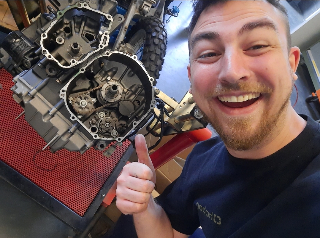 Je kan altijd een andere studiekeuze maken. Net zoals Wout: van leerkracht wiskunde tot technicus motor- en bromfietsen.  syntra-west.be/SwitchSchool 👀
#syntra #studiekeuze #opleiding #SyntraWest #LerenDurvenDoen