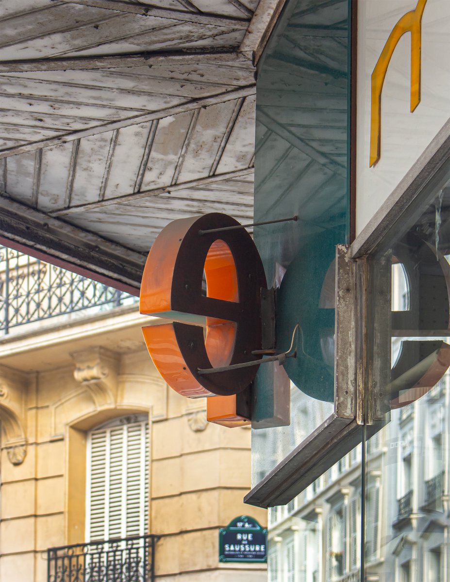 Pixdar's tweet image. Droguerie ménage... devanture et safari typo à #Paris17

#devanture #storefront #typography #safaritypo #vintage #typovintage

👉 instagram.com/p/CcZuYS5IBUx/