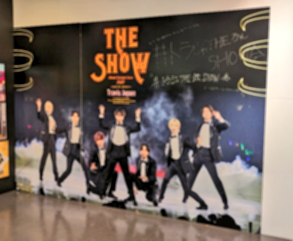 SHIBUYA_T_MUSIC's tweet photo. 【 #TravisJapan 🐯】
1階大モニター横にて展示しておりましたこちらのパネルですが、ご好評につき2階にて展示を延長しております🎉
※展示は10月末までを予定しております🙌🏻(展示期間は急遽変更になる場合もございますので予めご了承のほどよろしくお願いします。)

#トラジャTHE鑑SHOW会 https://t.co/feijnnIbjm